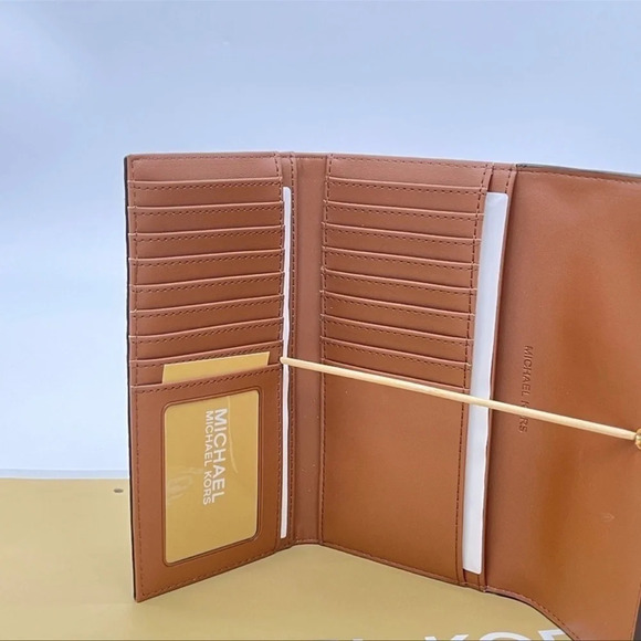 Michael Kors Large Trifold Wallet Leather Vanilla - Picture 4 of 7